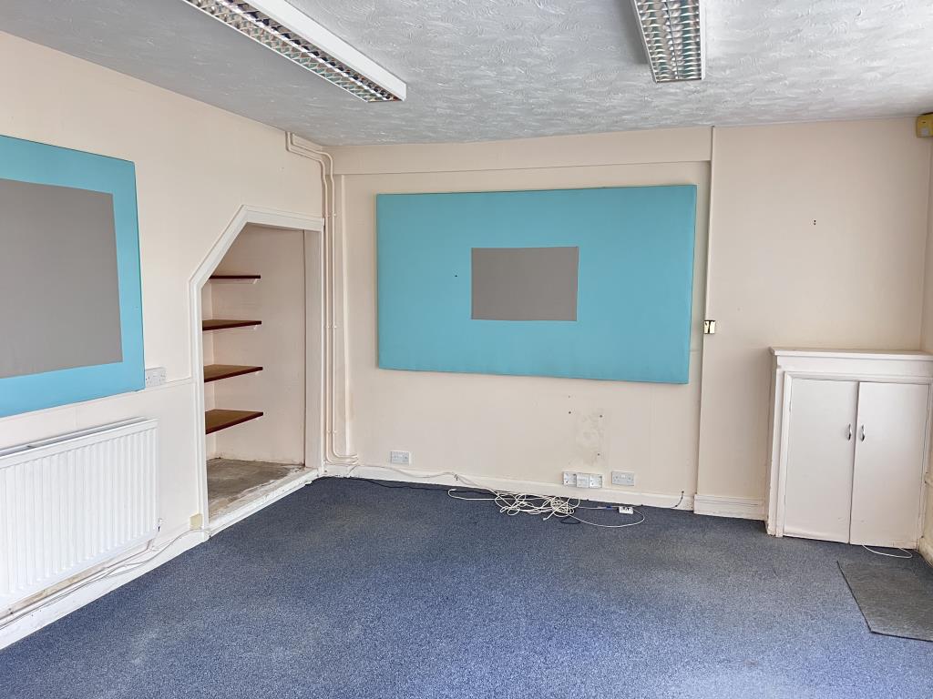 Lot: 91 - FREEHOLD DEVELOPMENT SITE - Ground floor office room at front of building